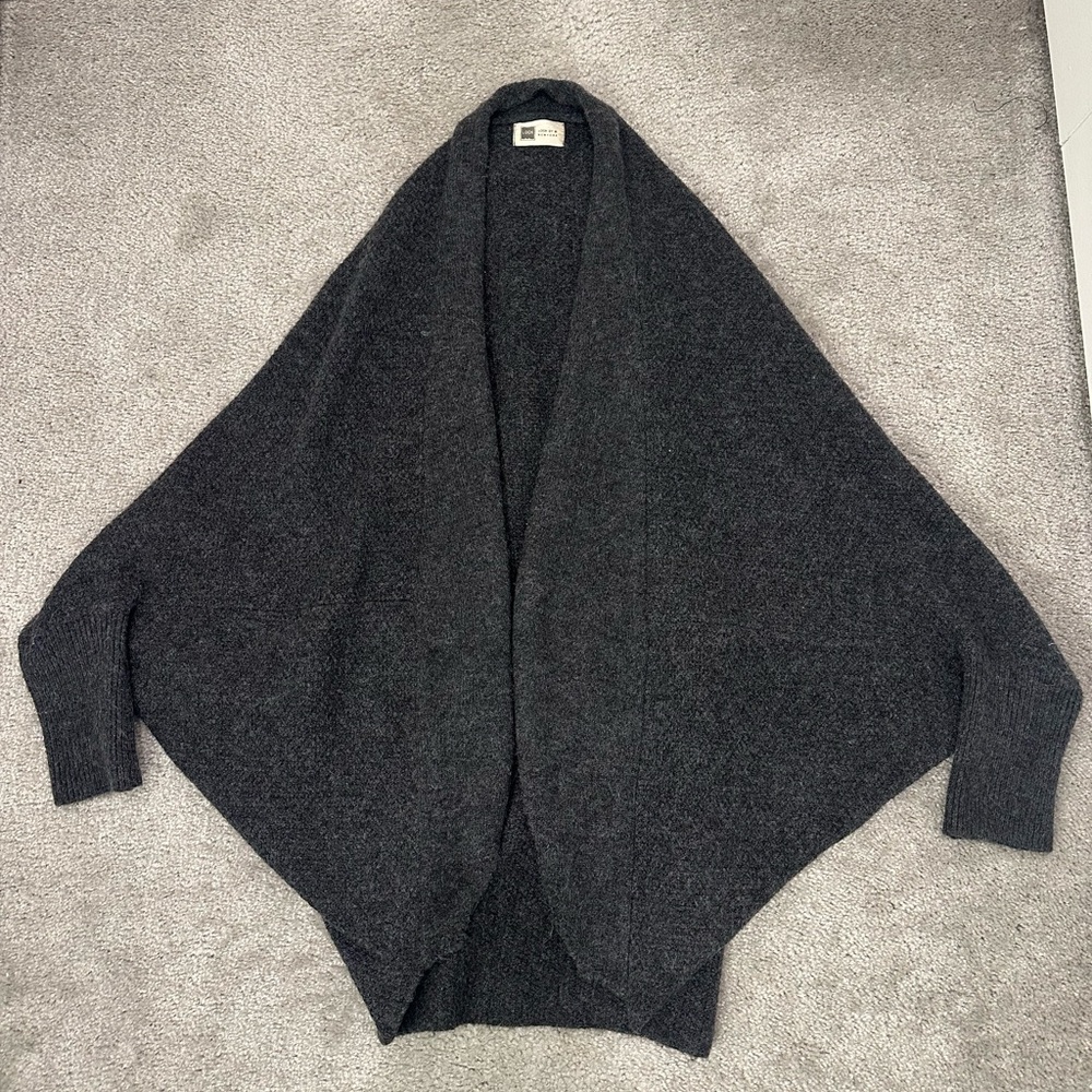 Look By M New York Everyday Cape Cardigan in Dark Grey Size Small-Large